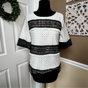 ⭐️ Banana Republic Eyelet Blouse Top Size SMALL